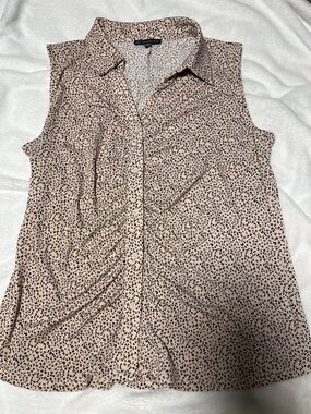 Sleeveless Button-Front Blouse - Beige Leopard Print
